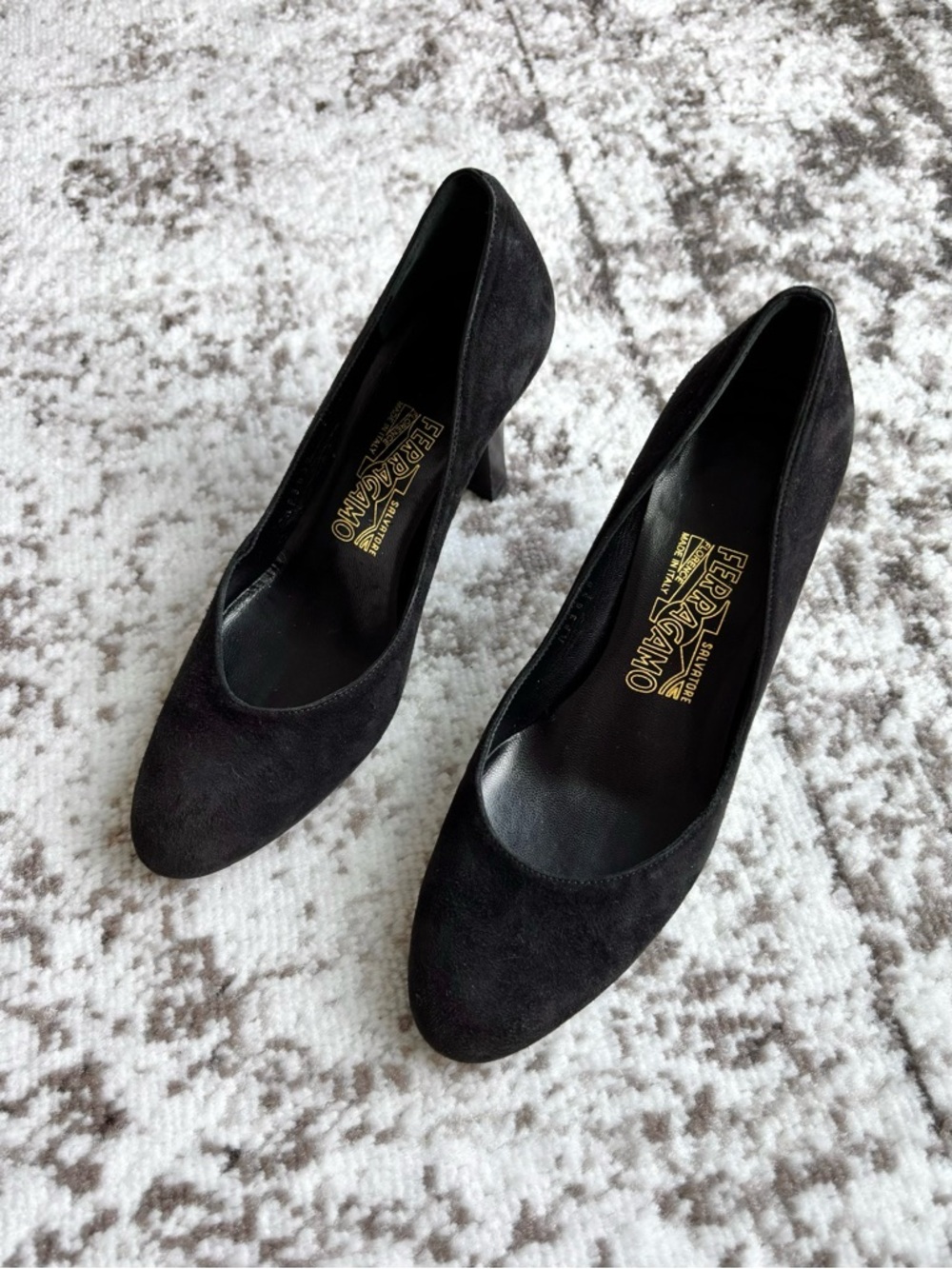 Vintage 90’s Salvatore Ferragamo Black Suede Mid-Heel Pumps - Picture 4 of 13